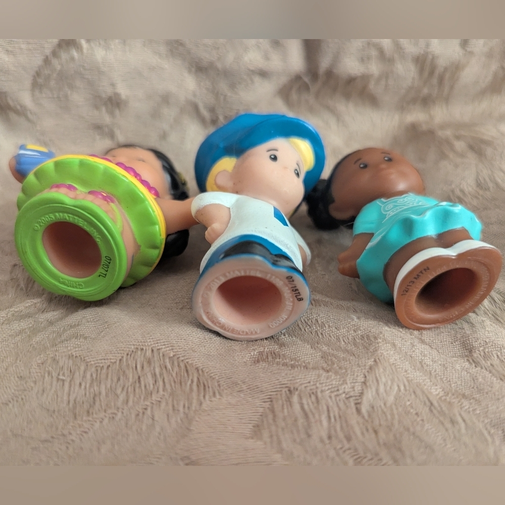 Fisher Price Little People Lot of 9 Figures Fireman Dog King Toy - Picture 9 of 10